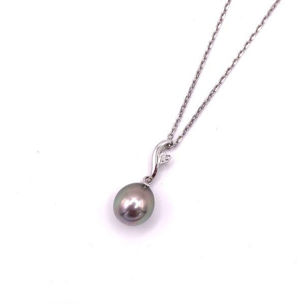 Collier en argent 925/000 rhodié avec un petit Coeur de zircon et une Perle de Tahiti