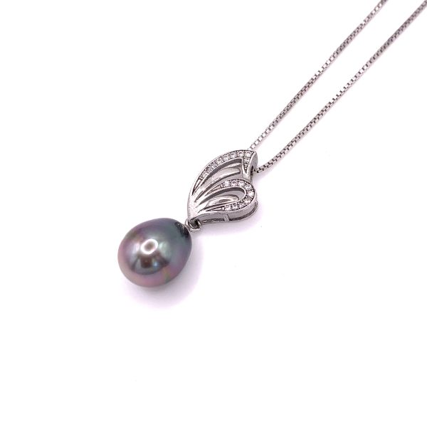 Collier aile de papillon en argent 925/000 rhodié et des zircons avec une Perle de Tahiti
