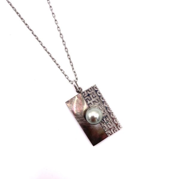 Collier Plaque marquisienne en argent 925/000 rhodié avec de la Nacre de Tahiti et une Perle de Tahiti